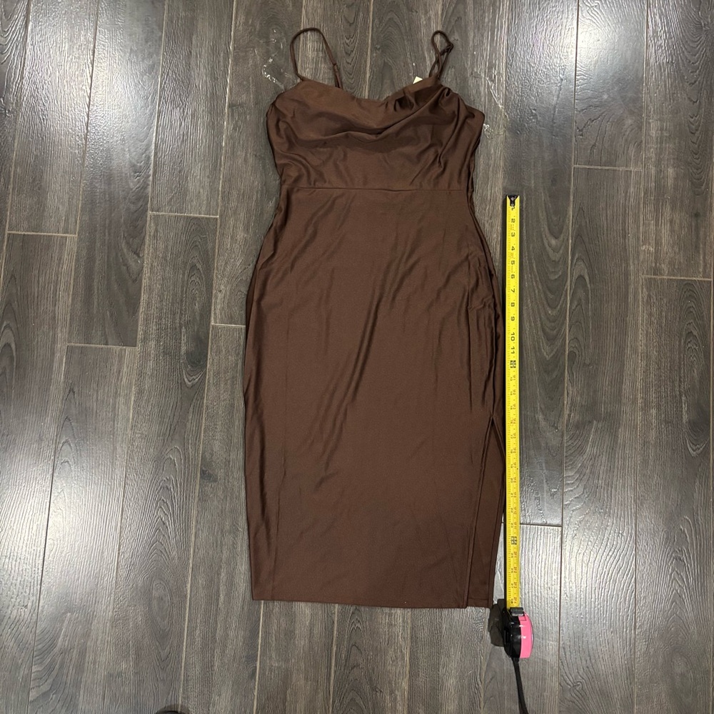 Elegant Brown Midi Dress - Picture 4 of 13